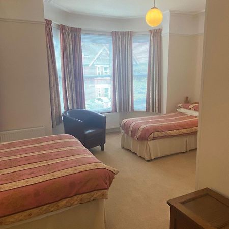 Landguard Lodge Guest House Shipley  Ngoại thất bức ảnh