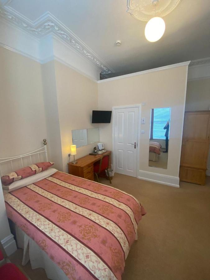 Landguard Lodge Guest House Shipley  Ngoại thất bức ảnh