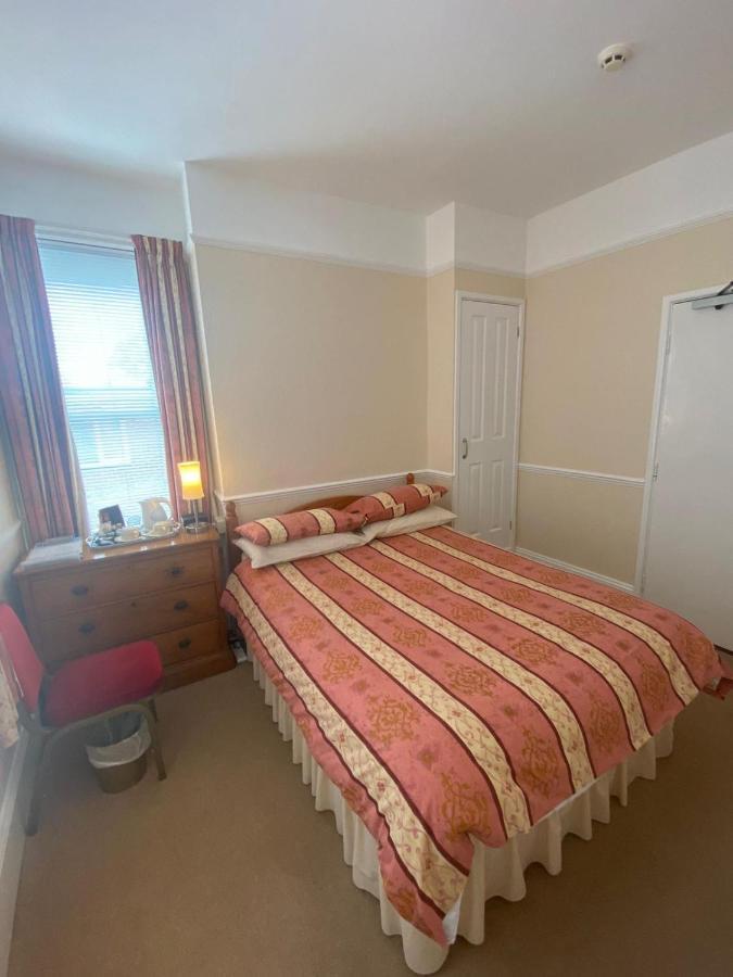 Landguard Lodge Guest House Shipley  Ngoại thất bức ảnh