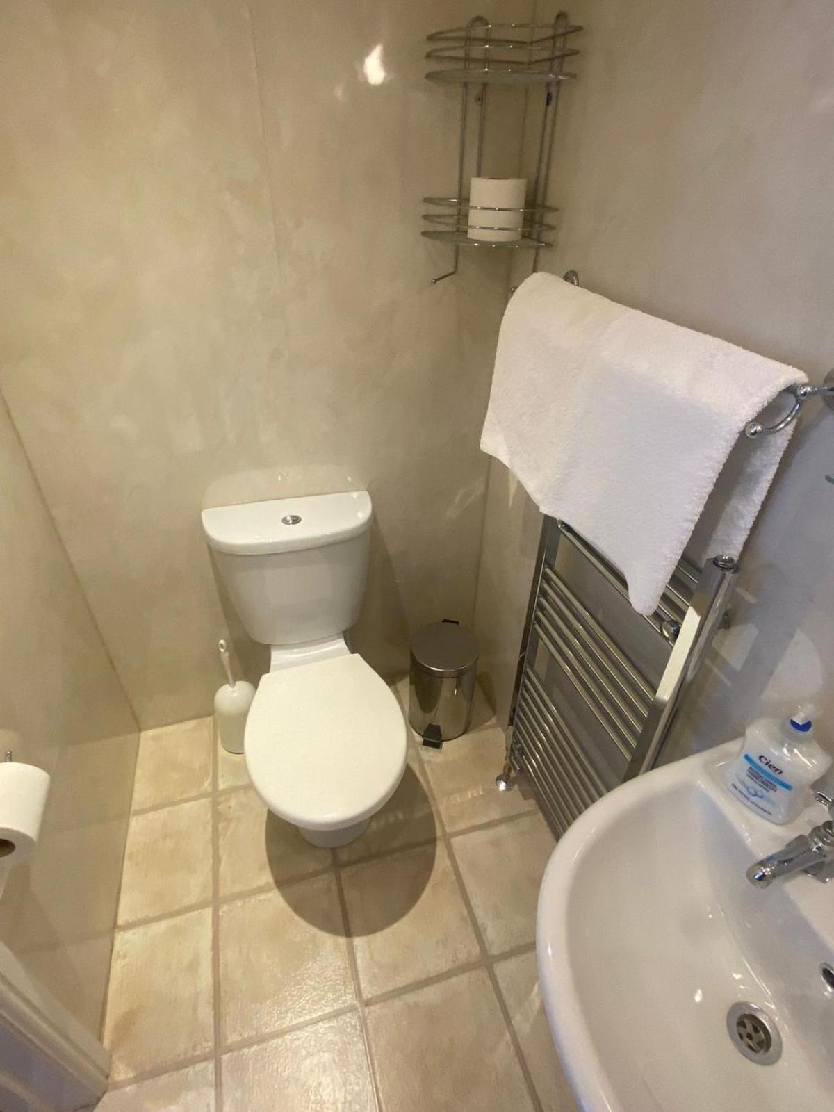 Landguard Lodge Guest House Shipley  Ngoại thất bức ảnh