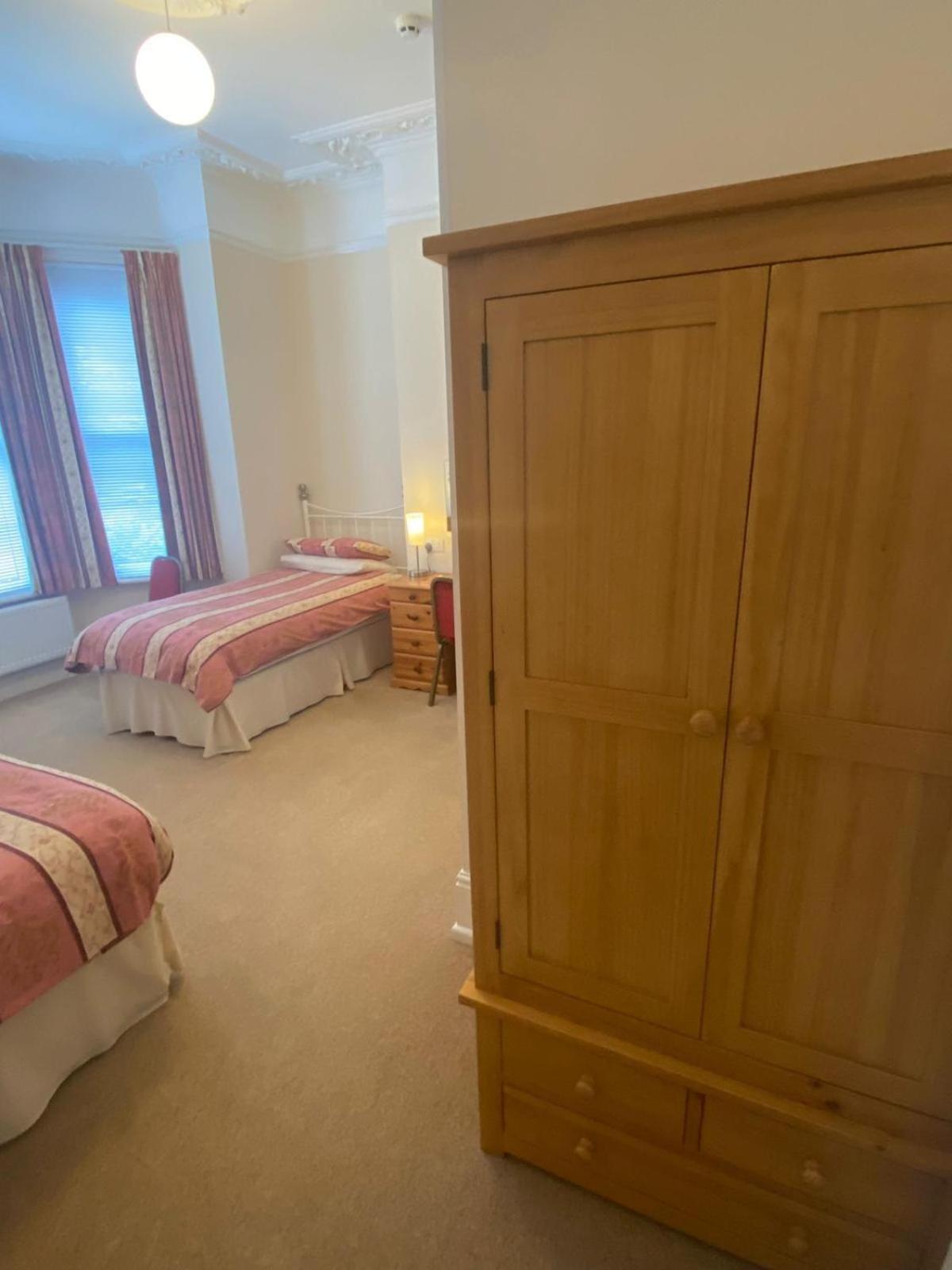 Landguard Lodge Guest House Shipley  Ngoại thất bức ảnh